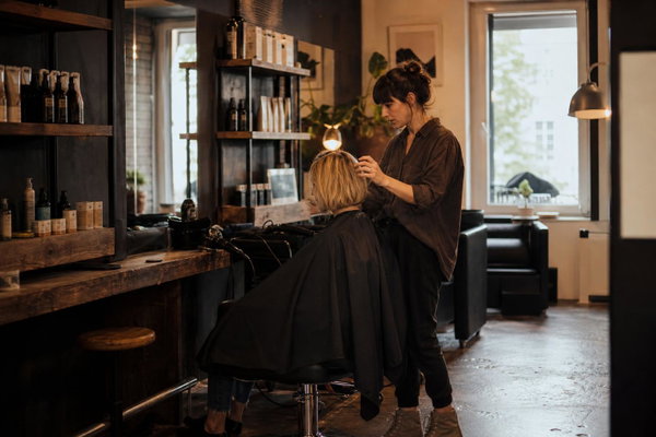 BlondBar Salon Envy